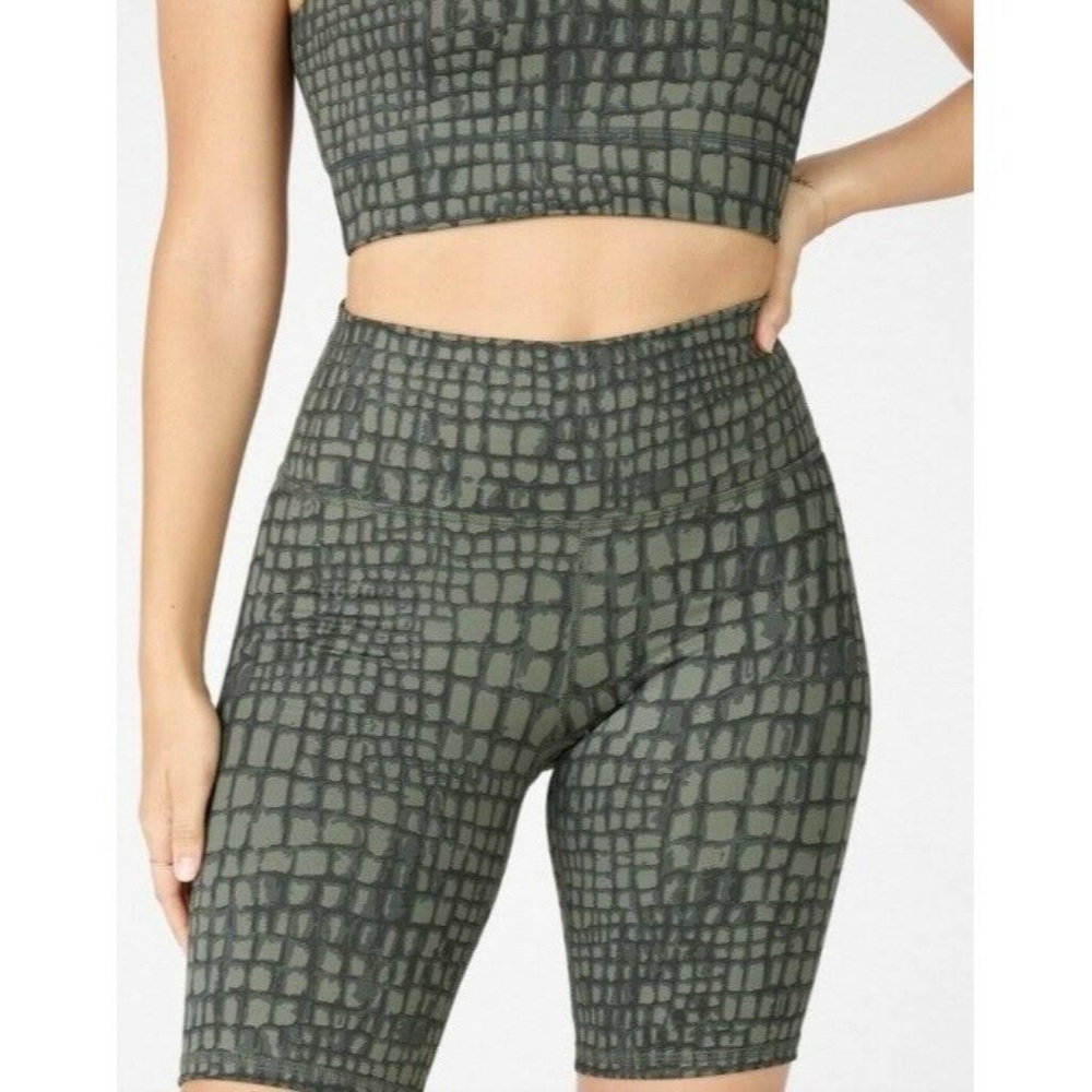 Fabletics PowerHold High-Waisted 9'' Short NWOT